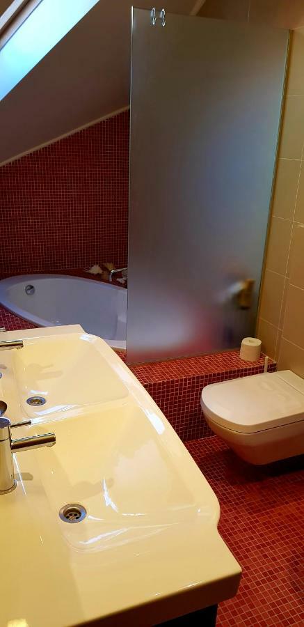 Exceptional Uzupis Bridge 3 Bedroom Apartment Вилнюс Екстериор снимка