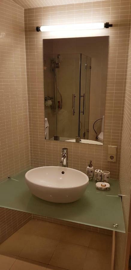 Exceptional Uzupis Bridge 3 Bedroom Apartment Вилнюс Екстериор снимка